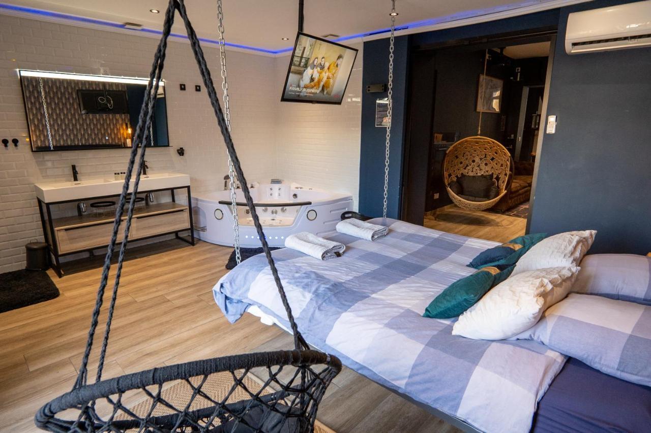 Capsule Temps Suspendu - Balneo, Home Cinema & Billard Valenciennes Bagian luar foto